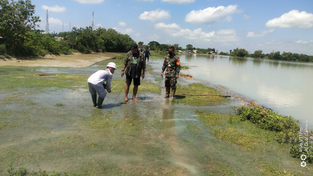 PEMDES BUGEL BESERTA MASYARAKAT SIAGA BANJIR