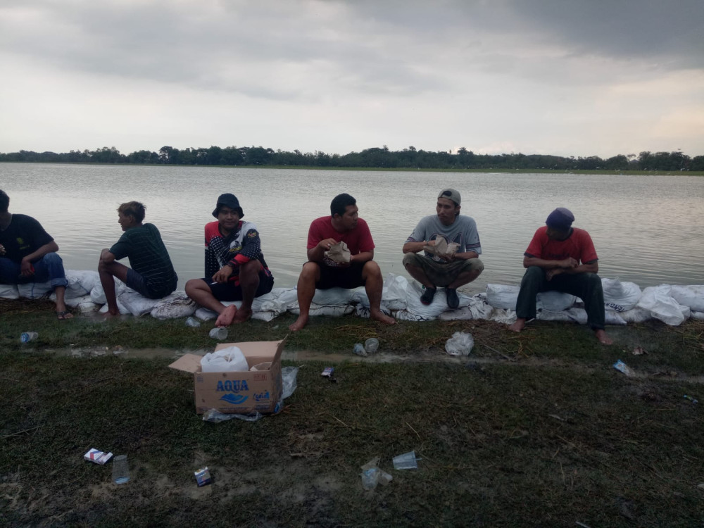 PEMDES BUGEL BESERTA MASYARAKAT SIAGA BANJIR